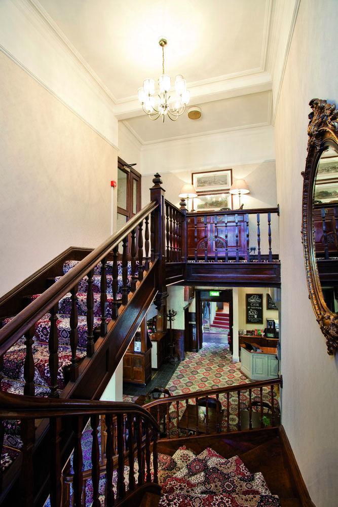 The Golden Lion At Settle Hotel Bagian luar foto