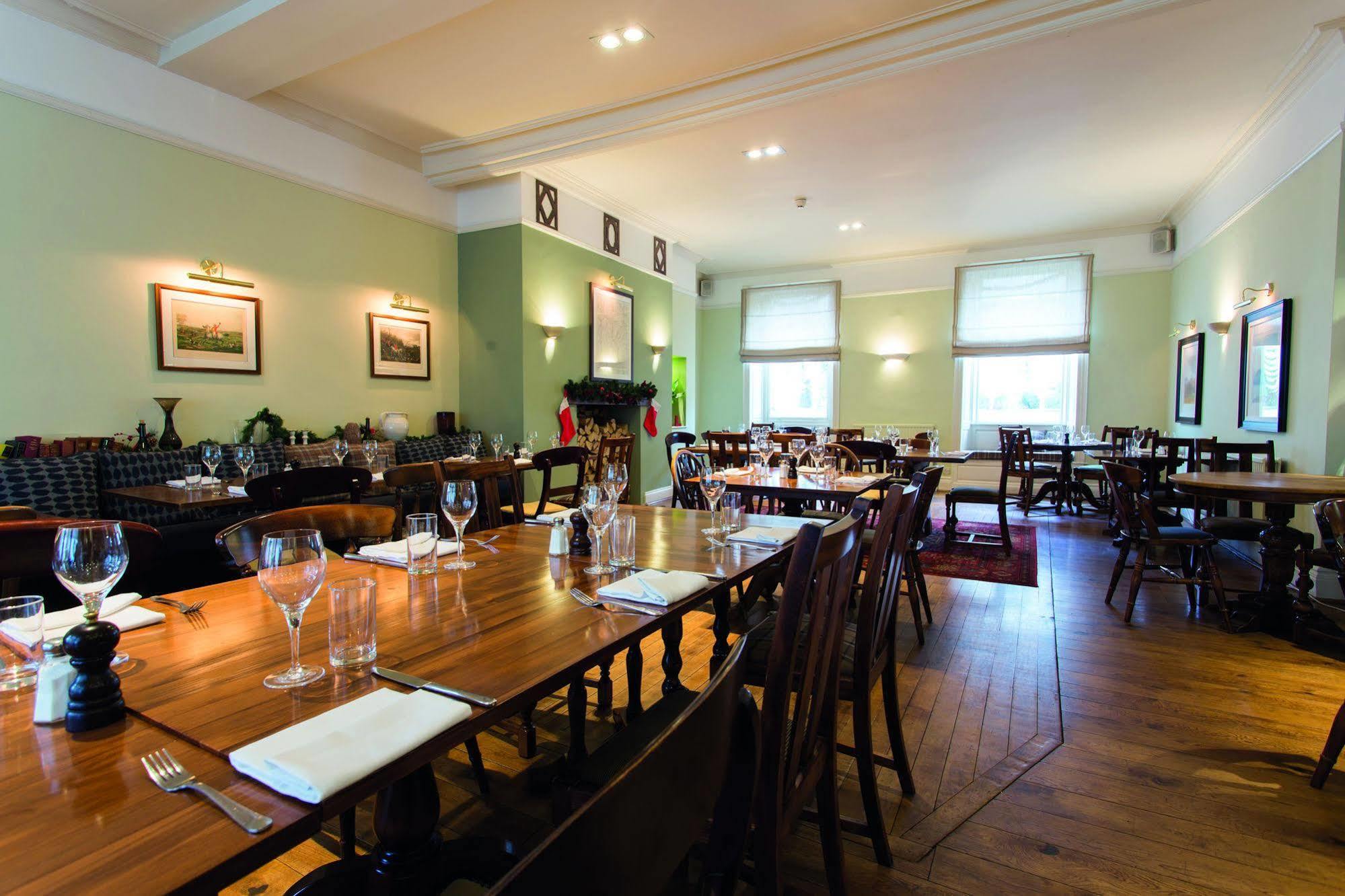 The Golden Lion At Settle Hotel Bagian luar foto