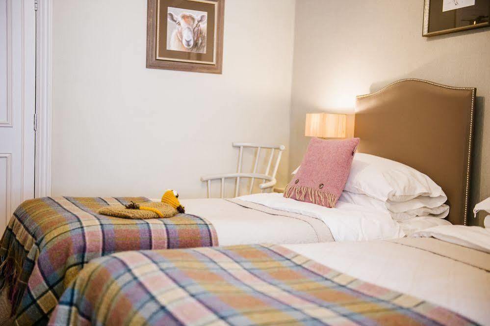 The Golden Lion At Settle Hotel Bagian luar foto